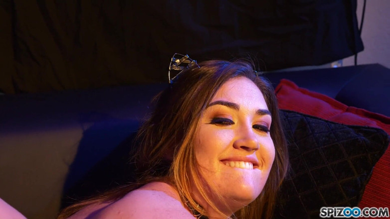 Intimate Lesbians: Lésbica Escrava Cage com Kat Monroe e Luna Star