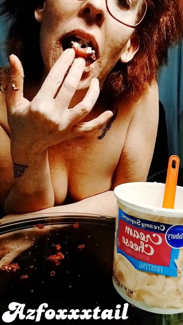 AzFoxxxTailPhelicia: Foodplay-cupcake