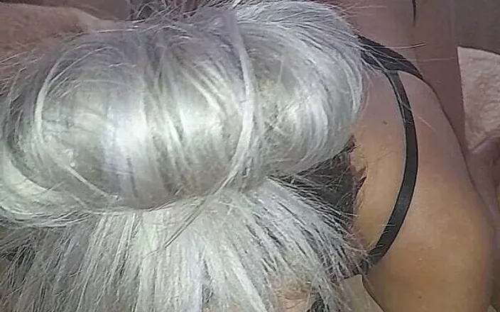 Audrey: Crot di dalam memek saudara tiriku yang lagi bosan seharian