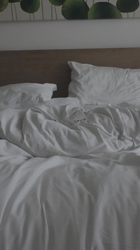 Traindo meu namorado enquanto ele ia comprar um estranho acidentalmente entrou no meu quarto de hotel então ele gozou na minha buceta