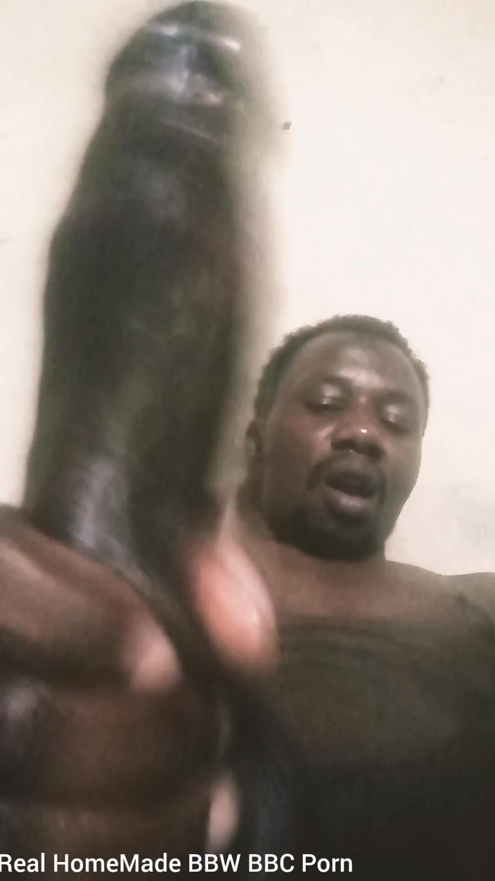 Big black cock BBCee: Oliato accarezza il mio grande nero e pesantemente