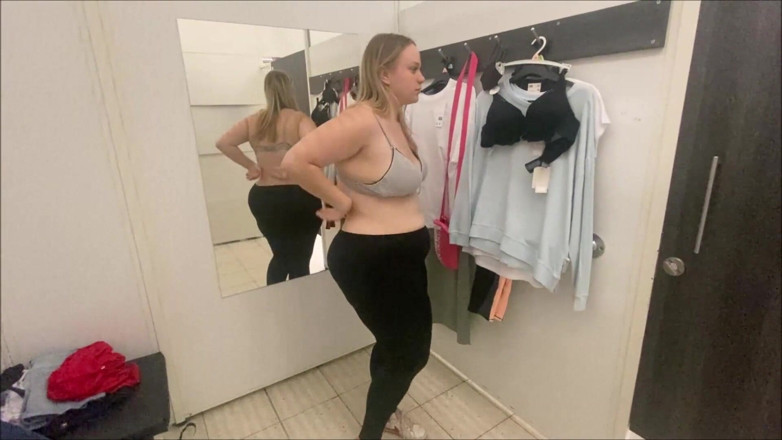 Bootyass Girl: Rychlé kouření v šatně Tesco