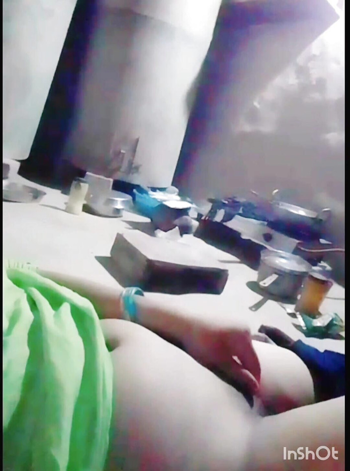 TricolorMusic3: हॉट देसी भाभी का हॉट लुक सुंदर स्टाइल हस्तमैथुन का पूरा मजा ले रहा है