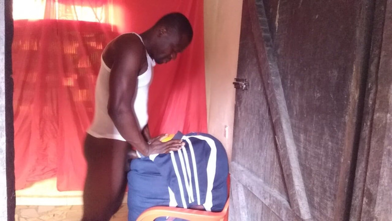 Moviesporn1: Bunicul face ca Thailanda să ejaculeze cu o geantă mare