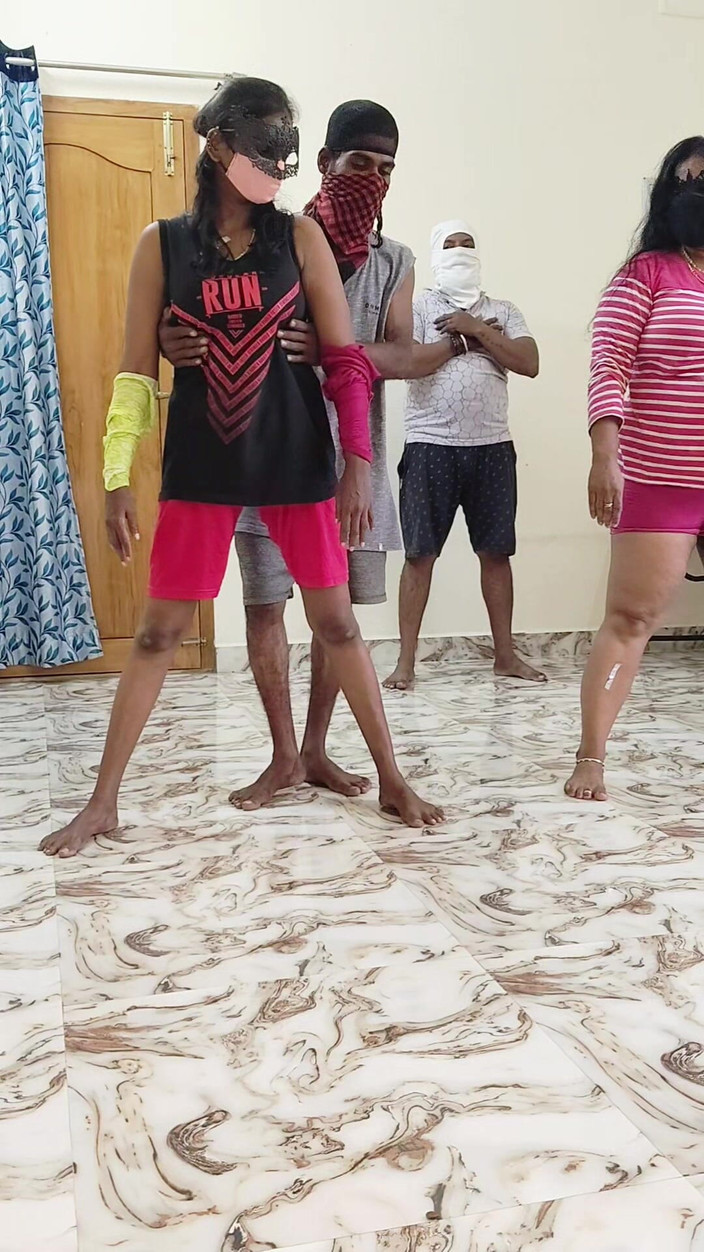 Thesana: Huấn luyện viên thể dục đụ người đẹp Tamil