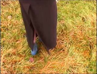 Absolute BDSM films - The original: Masturbazione di una ragazza dai capelli rossi che piscia