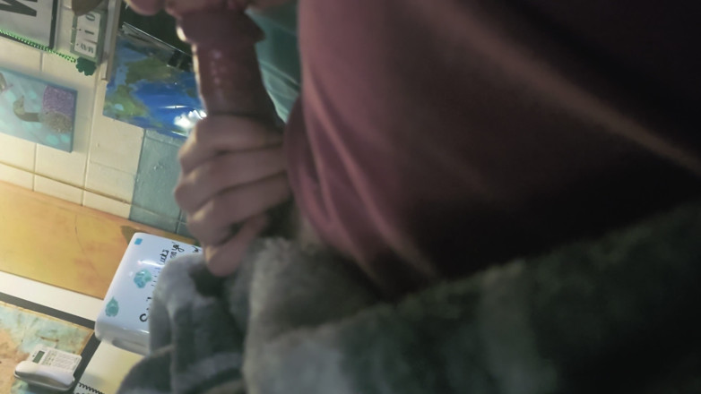 Jay luvs Blowpops: She Lets Me Finish in Her Mouth!