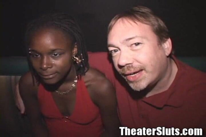 Theater Sluts: Sodomie, Une Noire Reçoit Un Creampie Dans Une Salle De...