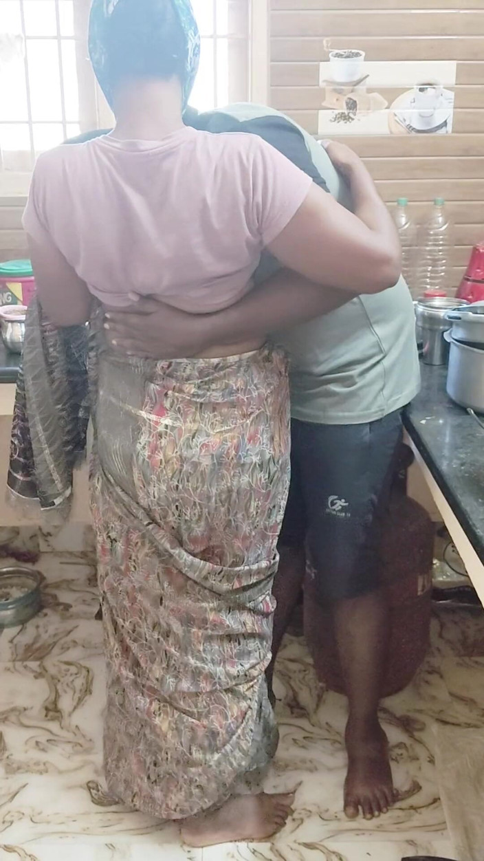 Thesana: House Wife Fucks the Gas Cylinder Delivery Boy