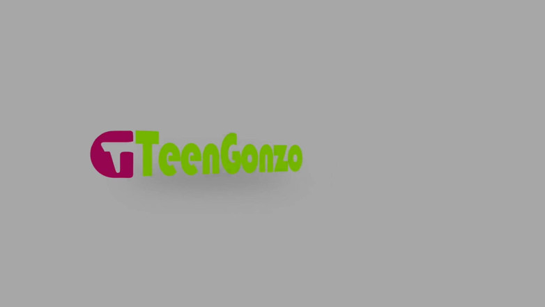 Gonzo Living: TEENGONZO - Natalie Monroe uprawia seks w łazience