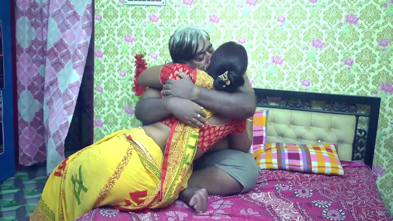 BIREA: Bhabhi desi India memberikan blowjob kepada pemiliknya bahagian 4