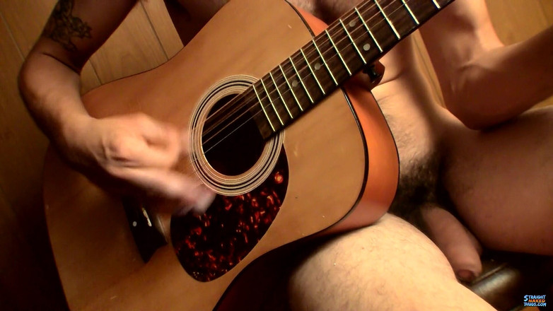 Straight naked thugs: Гитарные навыки и поглаживание!