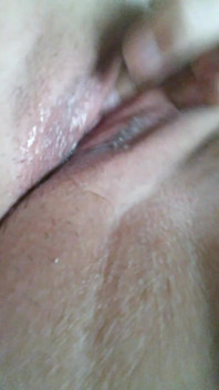 Bella donna troia si masturba la figa bagnata