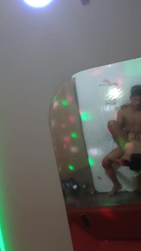 Fodendo com minha vizinha de 18 anos em uma festa privada