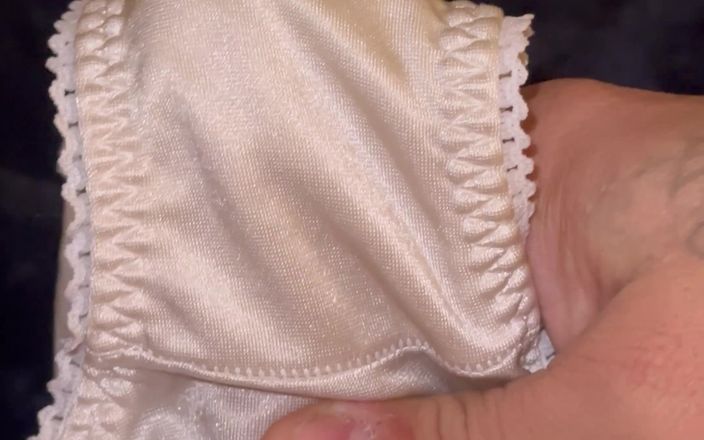 Bigbrook45: X mãe inlaw cetim calcinha porra