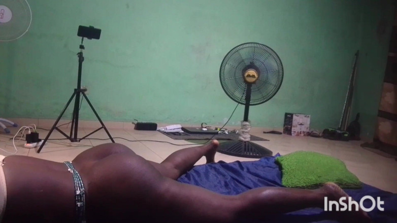 Pornsexlive: Mucizeyi görmek için papazına sıkı davranıyor