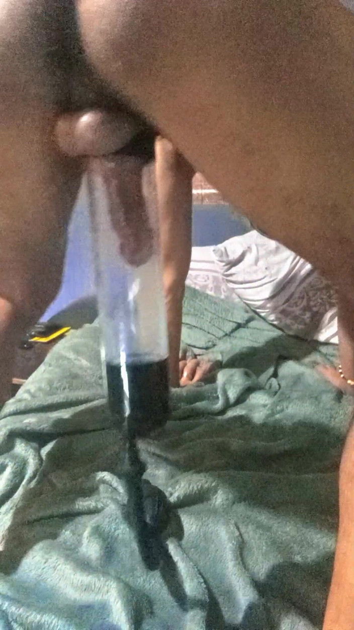 Rouge_eastson: Twink gioca con il suo giocattolo