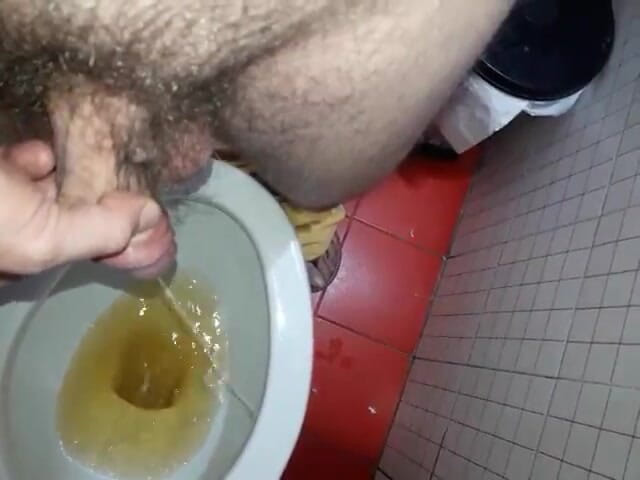 KinkyPigDad: Penis transpirat, mirositor urât, brânză, pipi