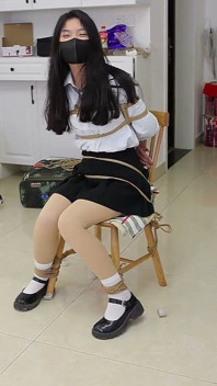 ผูกแฟนไว้กับเก้าอี้ ดูเขาดิ้นรน