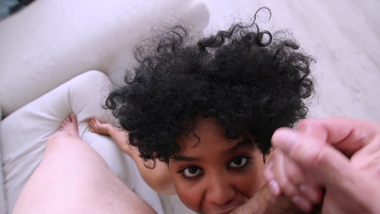 BB blowjobs and fucking: Blowjob remaja Brazil pada zakar besar