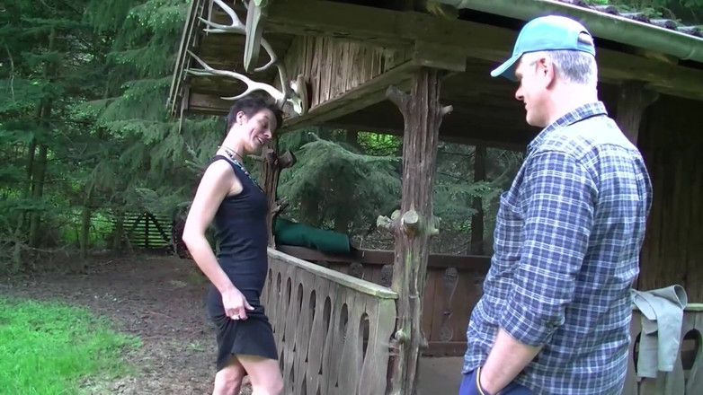 Deutschland Porno X: Farmer đang tìm vợ để làm việc, nhưng Elke muốn làm tình.