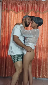 Eu sou infiel ao meu marido com o vizinho que tem um bom pau - pornô em espanhol