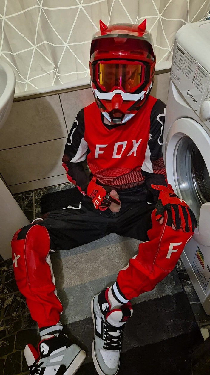 Sneakersmax98: Гарне місце, щоб промочити механізм