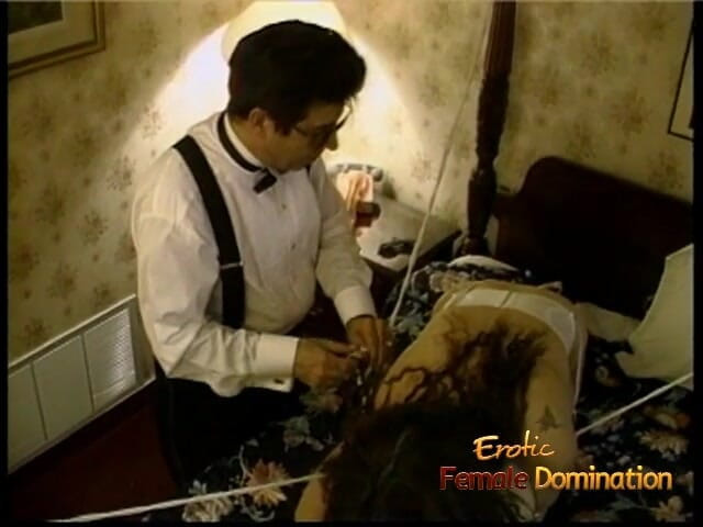 Erotic Female Domination: Dominerande manliga och härliga subs i bondage lavemangvideo