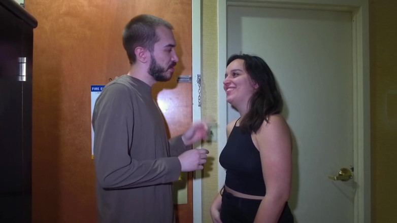 Sluts Around Town: Cuckquean esposa mira a su hombre follar