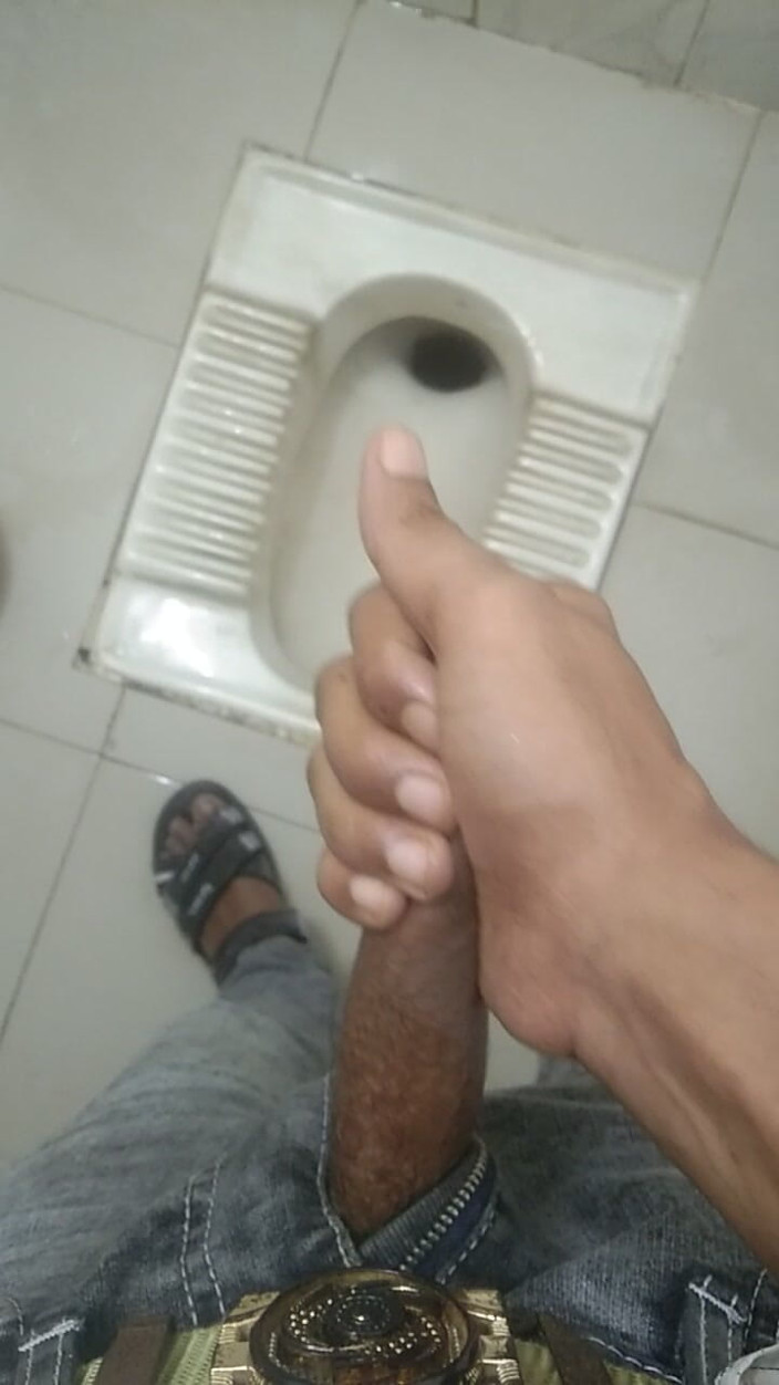 Viral_tiktokar: I Went to the Office Bathroom and Beat Myself up