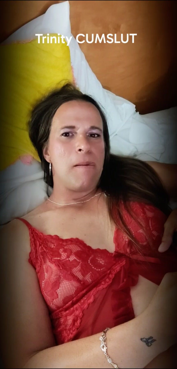 Trin luvs cum: Trinity Cumslut Feed Me