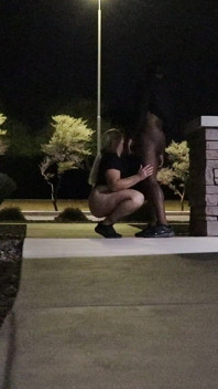 Cô vợ bbw mập mạp cởi đồ và ném cái mông đó trở lại nơi công cộng! Badblondiemonroe