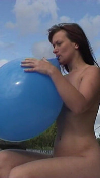 Blow2popp naken på sjön