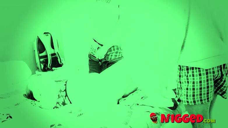 FAKings Black Fix: Ninfomaníaca Gorda Faz Sexo Com Negros Em Um Quarto Escuro....