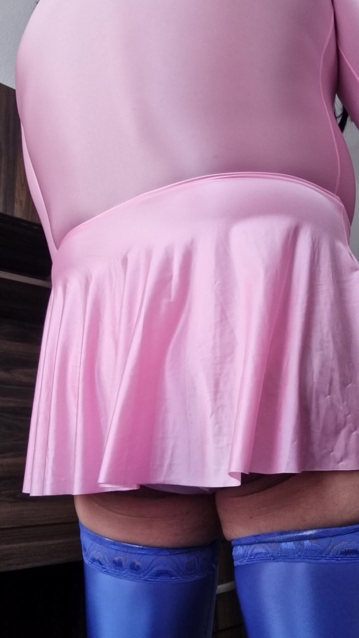 Sexy shinny clothes: Orgasme bebas genggam, mengenakan gaun olahraga merah muda saya, air...