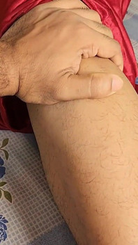 Massagem corporal para cunhada tornou-se erótica quando eu coloco minha mão na buceta dela