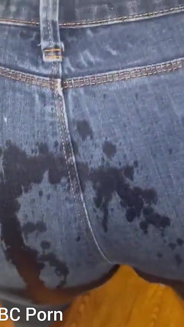 Pissing My Self Hubby Pissing on My Big Booty (Super sexy ebony cuties) Pissing My Self Hubby Pissing on My Big Booty (Super sexy ebony cuties)