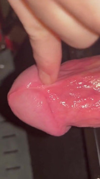 Maratonul orgasmelor distruse la masa de muls