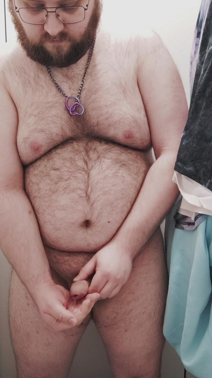 BearPup Akuma: Şişman Ayı Tuvalette Mastürbasyon Yapıyor Ve Spermini Yalıyor