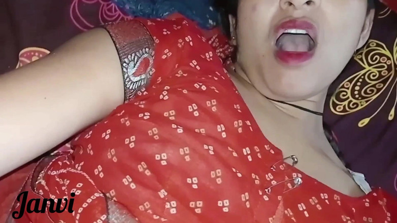 Janvibhabhii: インドのホットな女の子と彼女のボーイフレンドがセックスをする