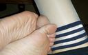 Juicy Joseph: Dessous-liebhaber - montagabend footjob - rubbeln