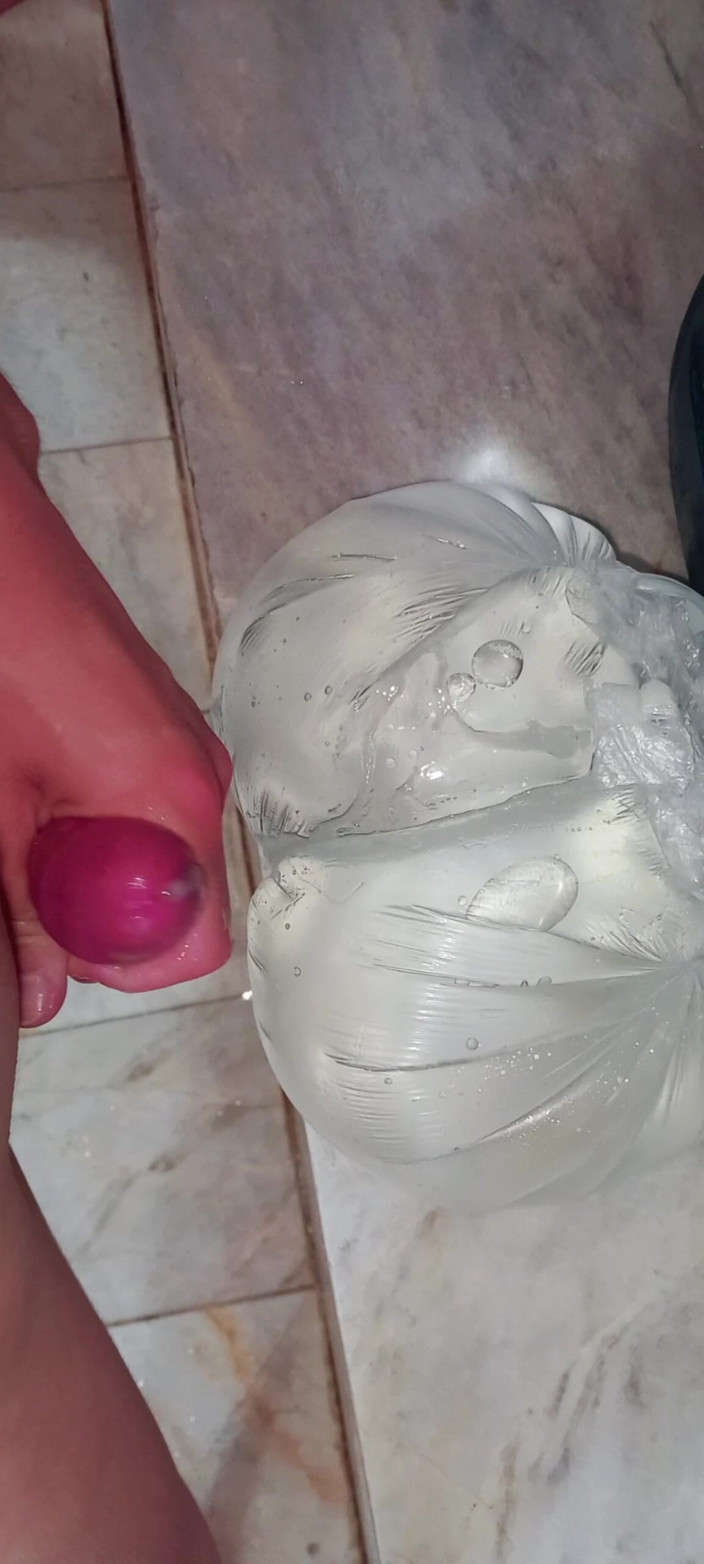 SHAYAN DENIZ: 饥渴的肛交独自在浴室里自慰 - 真正的玩具玩