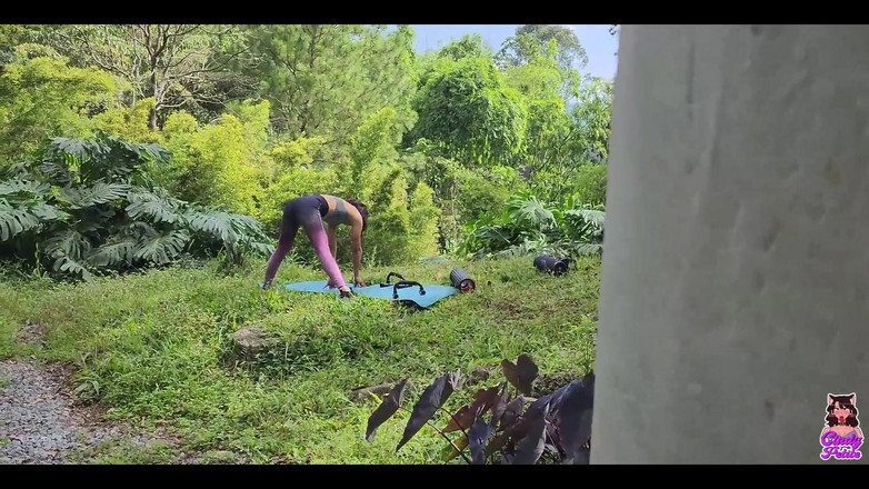 Cindy Luna Petite: Chlap, který šel farmou, mě vidí při józe a nakonec mě...