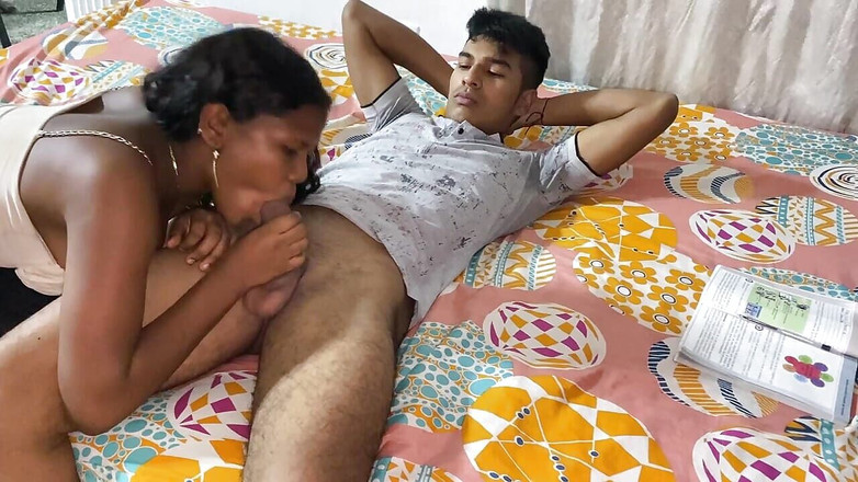 Mariaa: Мой сводный брат помогает мне с домашним заданием, и я благодарю его, дою его большой член.