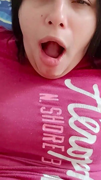 Henjutan spontan, mengusik kaki, blowjob dalam sudut pandangan pertama, buzz kelentit mainan, orgasme mubaligh keras, tunggangan cowgirl dan pancutan muka