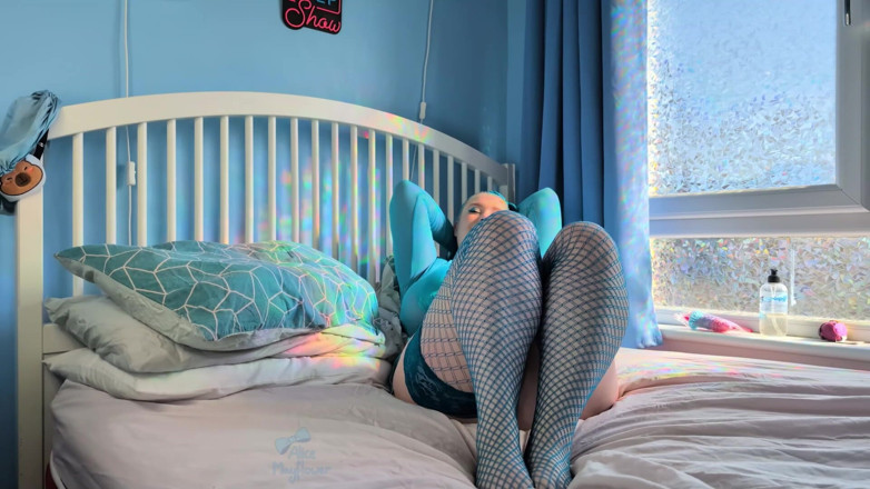 Alice_Mayflower_Scottish: Adora mis piernas y pies - chica sola