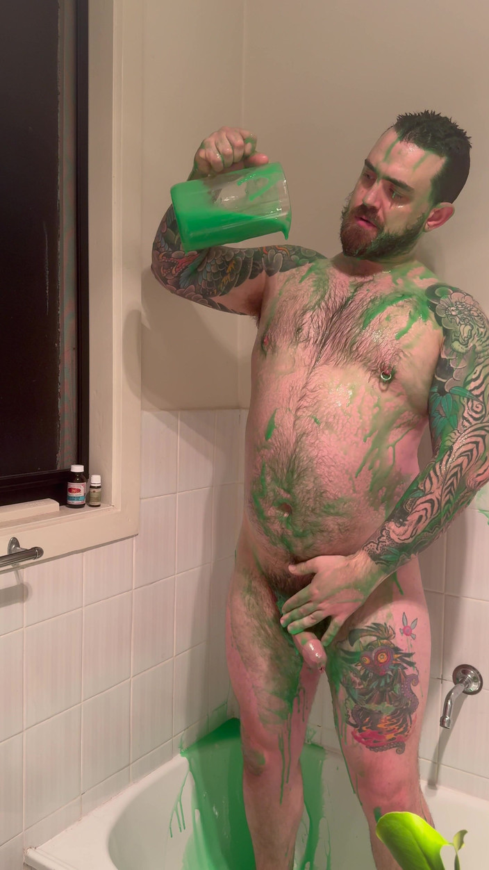 Keller Wolfe: Beruang montel meliputi dirinya dalam langsing dan melancap