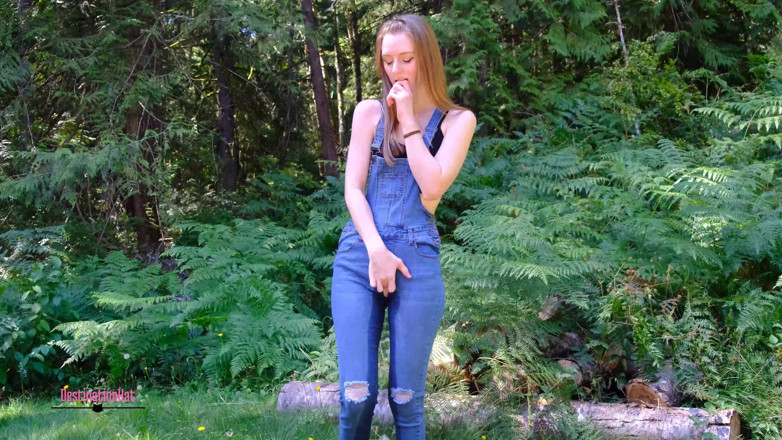 Destination Kat: Tute da pisciare e masturbarsi