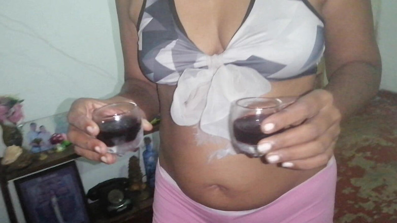 Tina Baby: De gigantische lul van schoonvader hangt rond onder zijn sarom...