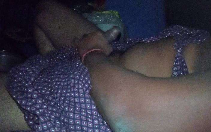 Sweet Indian cock: Cewek ini lagi asik masturbasi sendirian di rumah